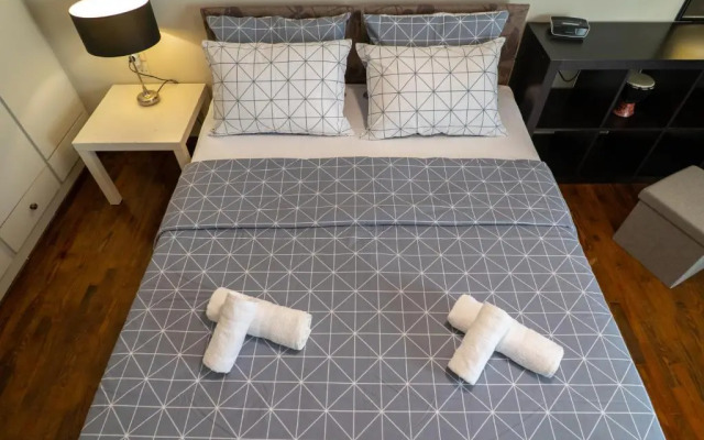 Casa Vestae, Comfortable 2BR Apartment