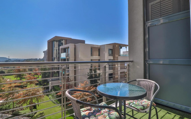 301 Menlyn Maine Trilogy Apartment