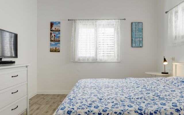 1 Bedroom Apartment With Balcony Израиль, Тель-Авив - отзывы, цены и фото номеров - забронировать отель 1 Bedroom Apartment With Balcony онлайн комната для гостей