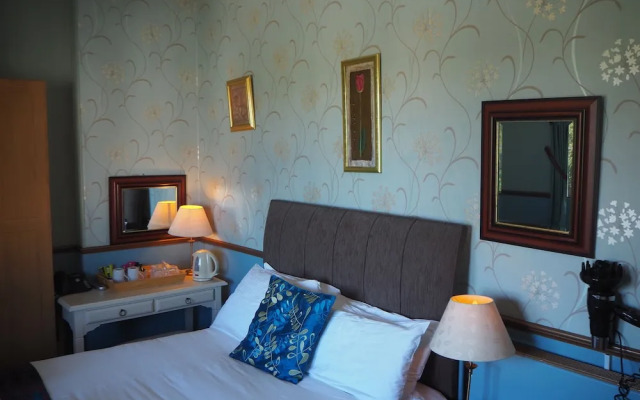 Meare Manor - Guest House