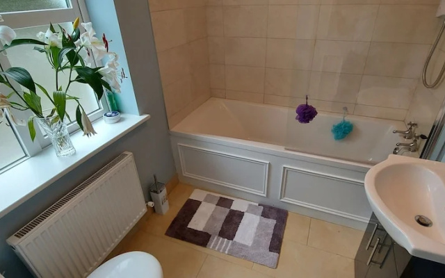 Bantry - House - Sleeps 6 - Sea Views - Parking
