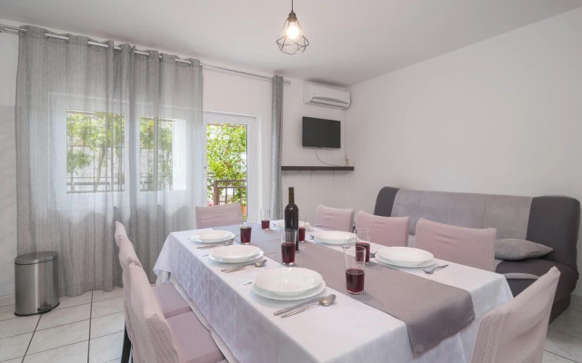 Awesome Home in Dugi Rat With Wifi and 3 Bedrooms