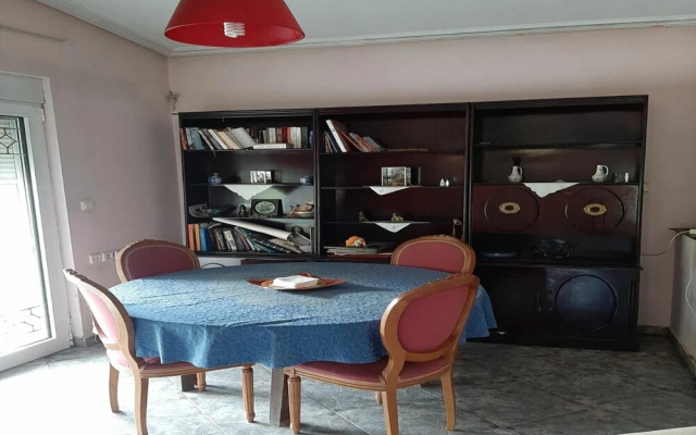 Modest Farmhouse in Voutas with Fireplace