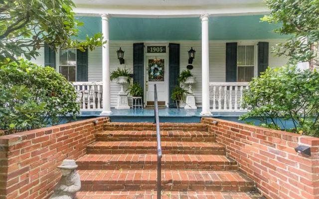 Aaah! T'Frere's Bed and Breakfast
