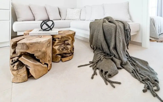 A8- Seaclub Suites by Roomservices