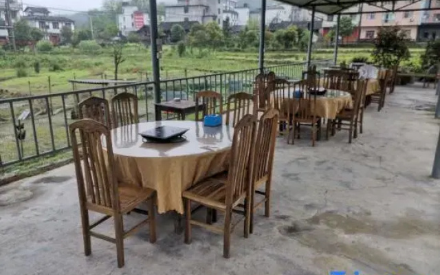 Xing'an County Yuelai Chinese Inn