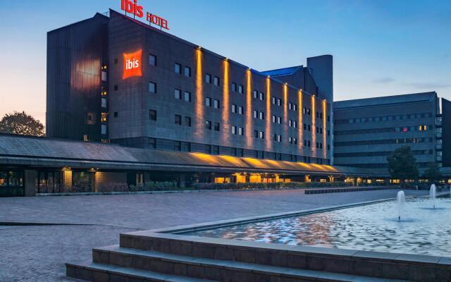 Отель Ibis Milano Ca Granda Италия, Милан - 13 отзывов об отеле, цены и фото номеров - забронировать отель Ibis Milano Ca Granda онлайн вид на фасад