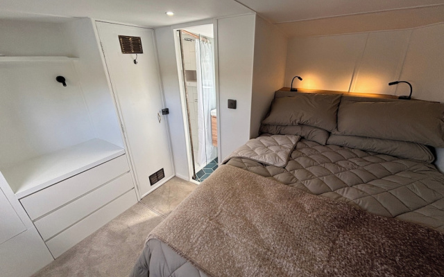 Unique 2 Bed Waterside Retreat, Pet Friendly