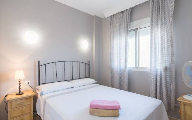 Отель MalagaSuite Beach Relax & Terrace Торремолинос комната для гостей