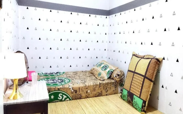 Hannah House - Female Room Only by ZUZU