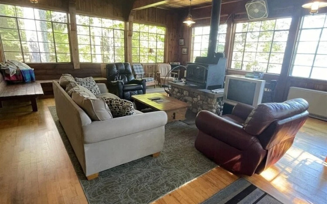 Highland Holiday Limit 7-10 3 Bedroom Cottage by RedAwning