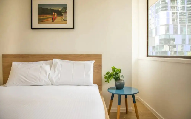 Cozy 3 Bedroom Apartment In The Heart Of Melbourne CBD