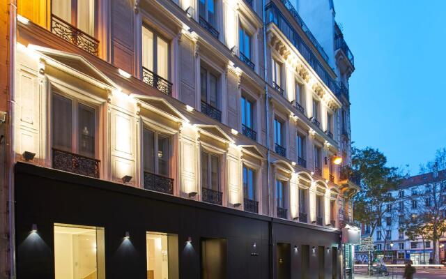 Отель 9Hotel Republique вид на фасад