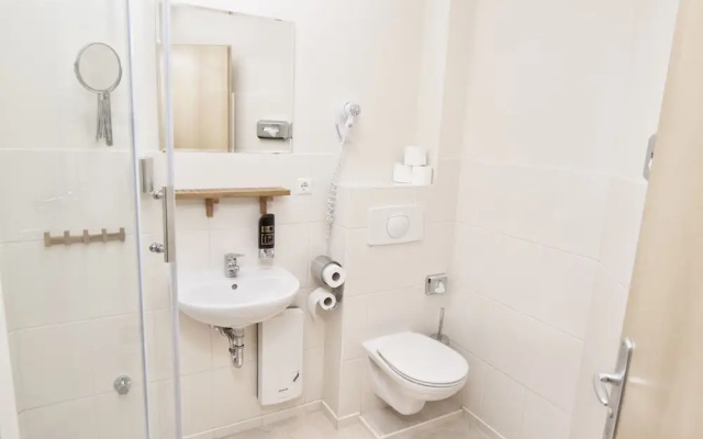 Singer109 Hostel