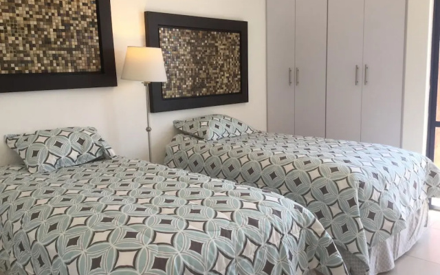 Amplia Suite Alberca Av Bernardo Quintana 12D