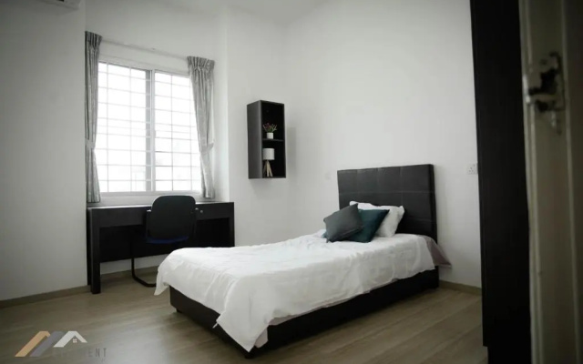 Curtin Waters Homestay by Evernent