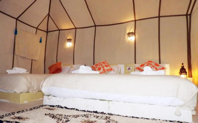 Room in Lodge - Sleep In Luxury Tent In Desert !