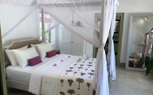 Leonora House, Talpe
