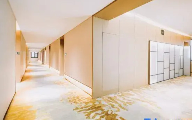 H Crystal Hotel (Gaoping Sanguan Center Yandi Park)