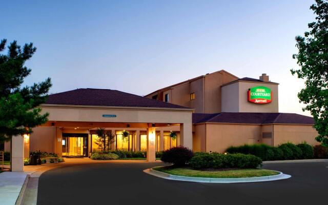 Отель Courtyard by Marriott St. Louis Downtown West вид на фасад