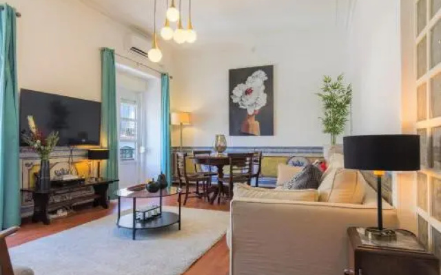 Charming Chiado 2Bedr W/Balcony And View