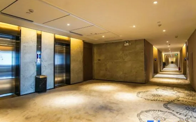 Yijia Bauhinia Hotel