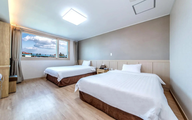 Jungmoon J Hill & City Hotel
