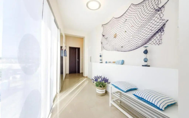 Aquamarine Deluxe Penthouse Apartment