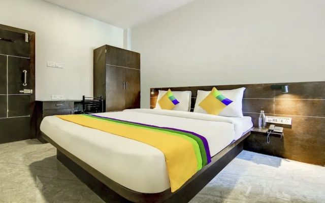 Hotel O S7