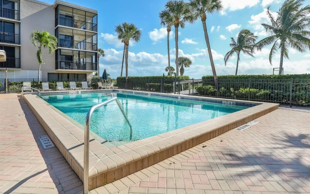 Sundial A403 - One Bedroom, Direct Beachfront! Condo