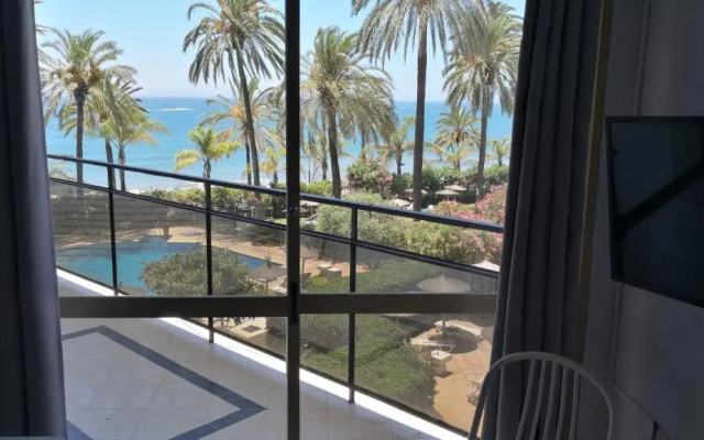 Skol 103A by Completely Marbella