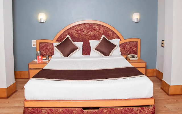 OYO 10068 Hotel Rathna