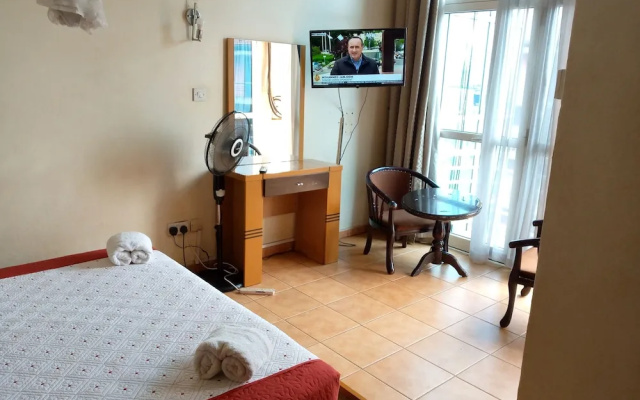 Double Five Hotel