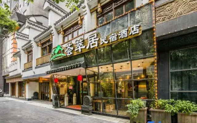 Cloud Gathering Hotel (Chenzhou Wuling Square Chenzhou Station Store)