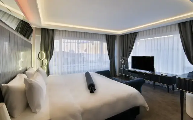 Via Ã‡iragan Hotel