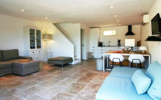 Modern House With Roof Terrace, Near the Popular St. Maxime