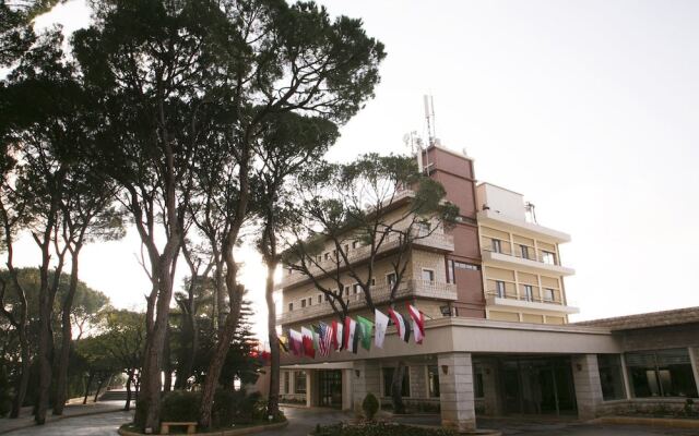 Bzommar Palace Hotel вид на фасад