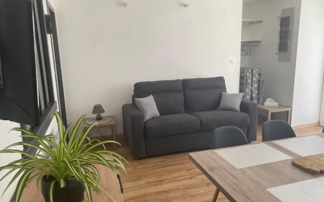 Joli T2 Dans Une Maison de Village