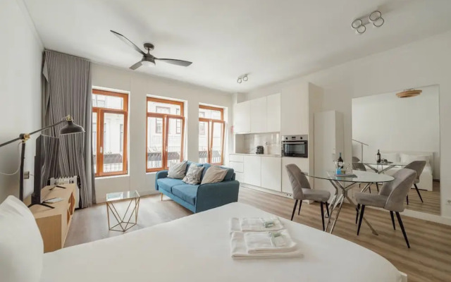 Downtown Comfort Apartment by Vacationy