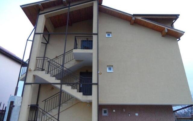 Family Hotel Mira вид на фасад