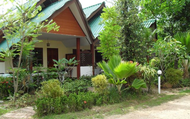 Отель The Krabi Forest Homestay вид на фасад
