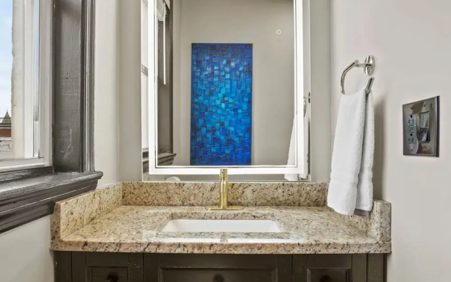 Spacious Sunny Shaw 1BR 1BA Apartment
