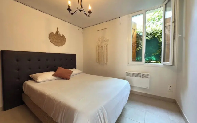 Coastal Comfort - Large Home Near Sea