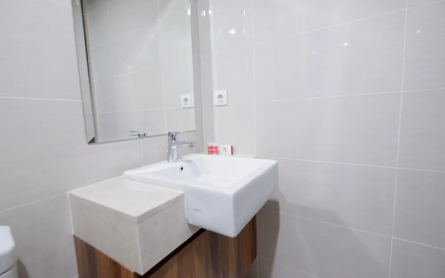Strategic Location Studio Puri Mansion Apartment