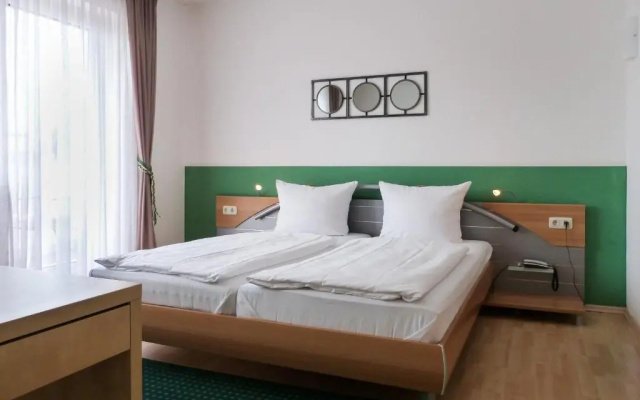 City Hotel