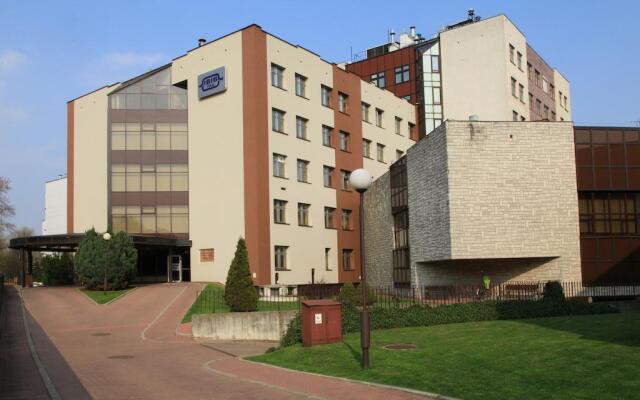 Отель Centrum Konferencyjne IBIB PAN вид на фасад