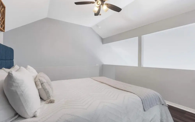The Lazy Loft Stay for 4!