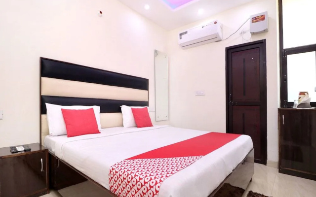 OYO 16694 Hotel Kb Square