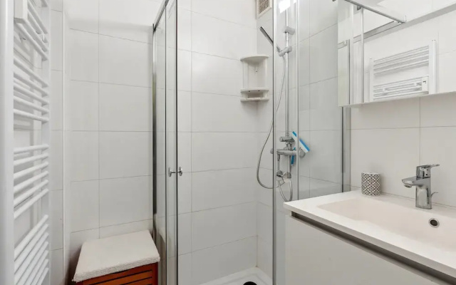 Bright 2-bedroom Apartment