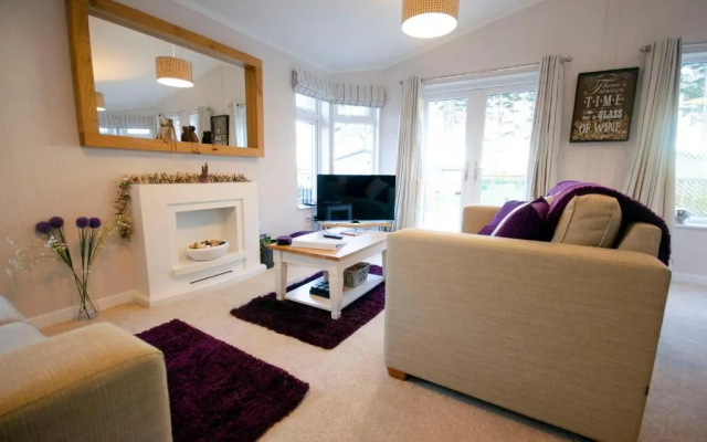 Hollicarrs – Long Lane Lodge